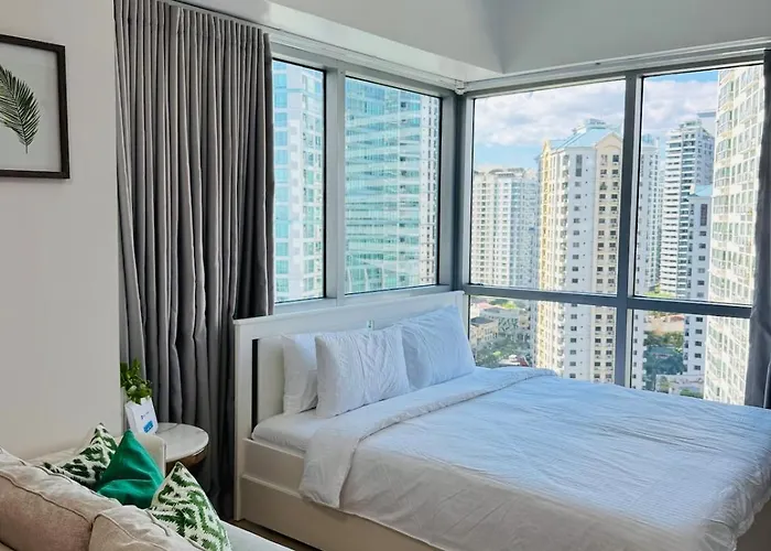 Avant At The Fort Bgc With King Bed And Motorized Curtains & 65 In Tv