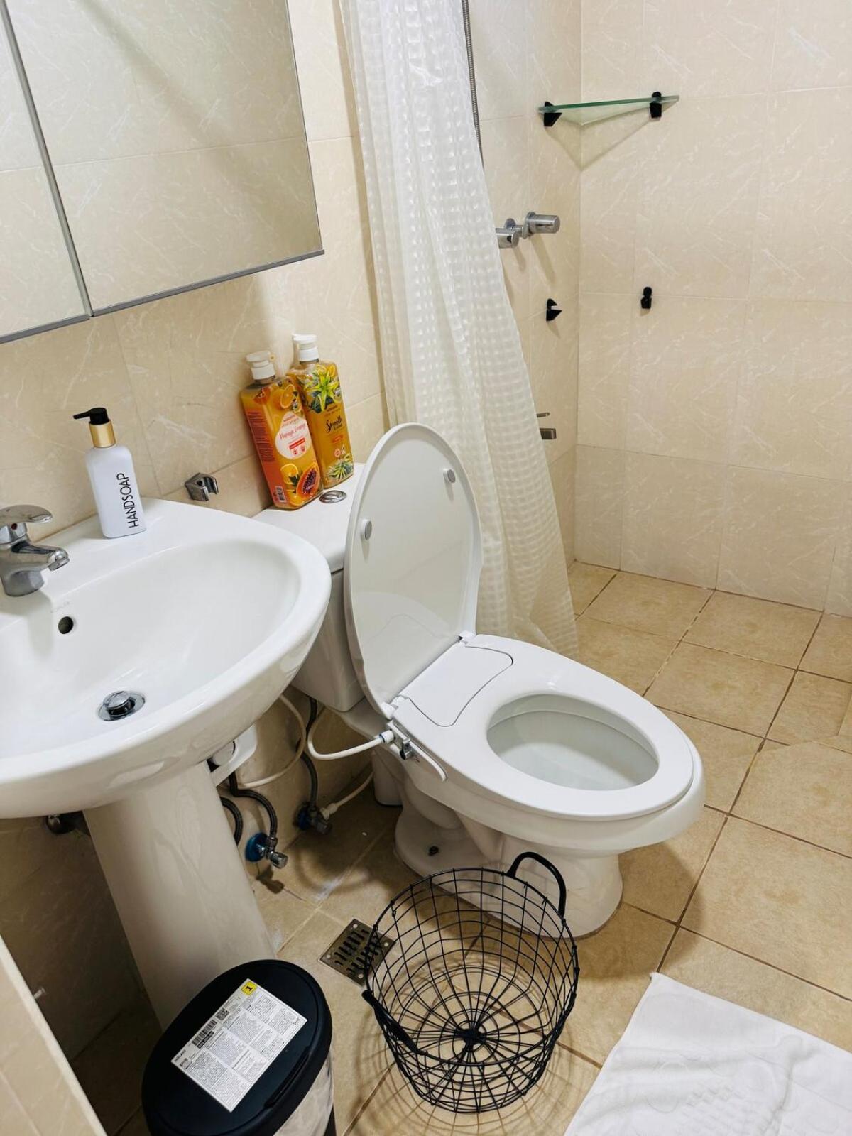 Avant At The Bgc With King Bed And Motorized Curtains & 65 In Tv * Manila
